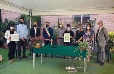 Foto di gruppo in occasione della cerimonia di annullo del francobollo commemorativo