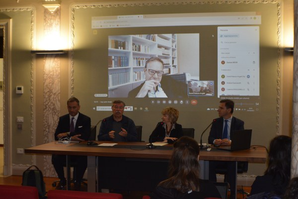 conferenza palazzo cezza.jpg