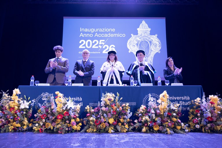 tavolo relatori