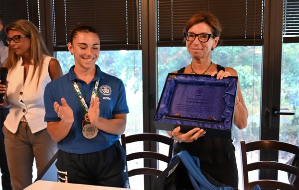 La Rettrice incontra i campioni del CUS Ferrara.JPG